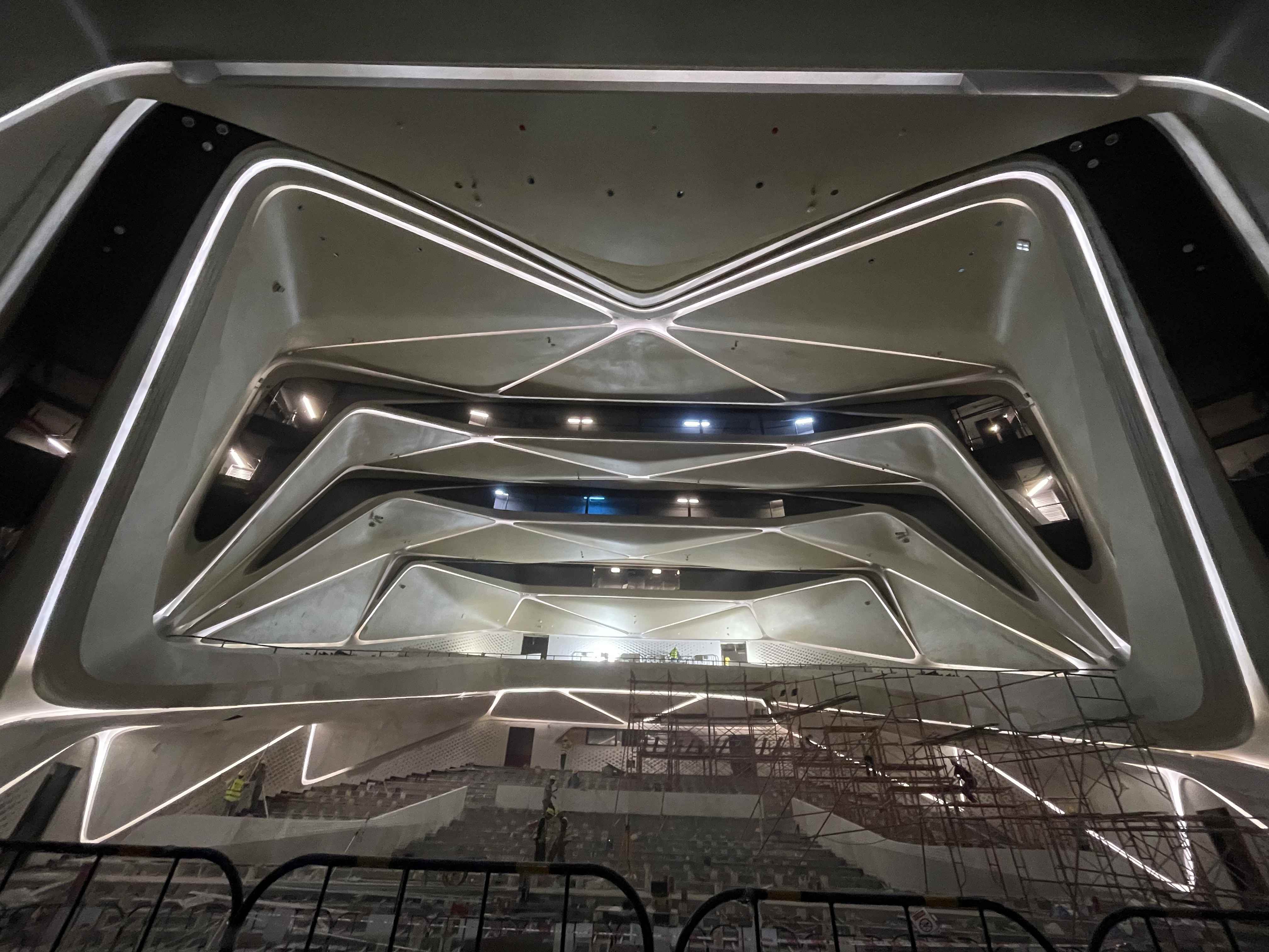 珠海金灣航空城市民藝術(shù)中心grg鏤空墻面雕花吊頂裝飾工程