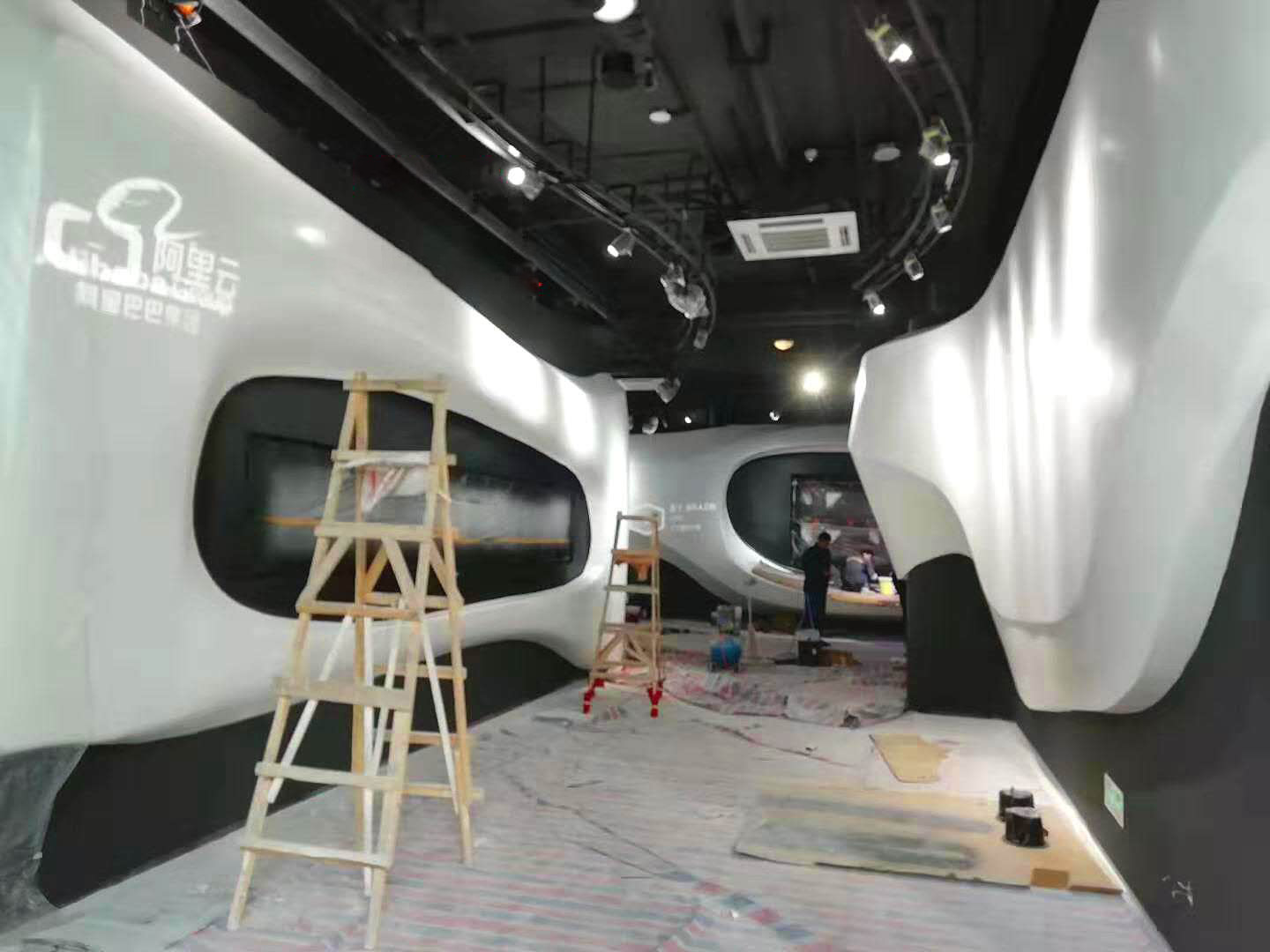 阿里巴巴西南總部grg展廳藝術(shù)造型裝飾工程